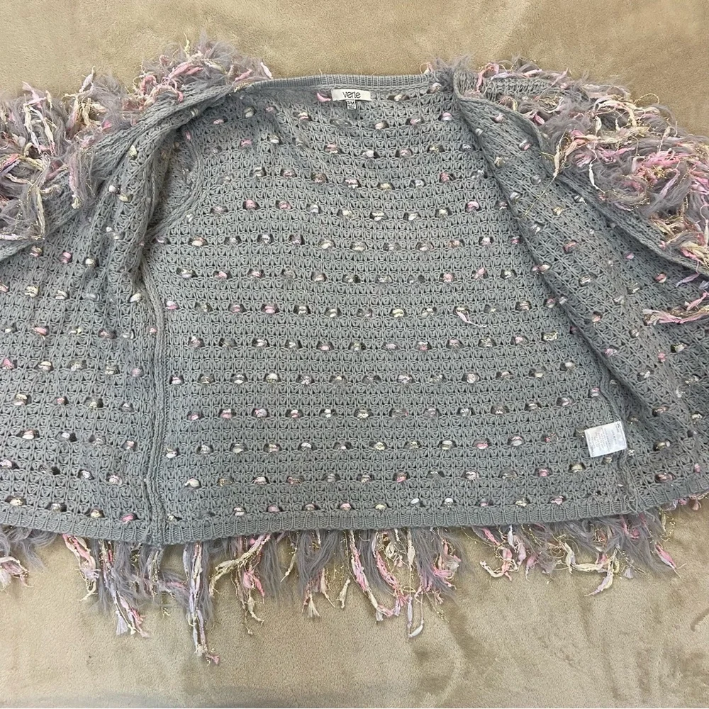 Verte Gray, Pink, White Ribbon and Yarn Adorn this fun Sweater size S/M - Picture 8 of 9